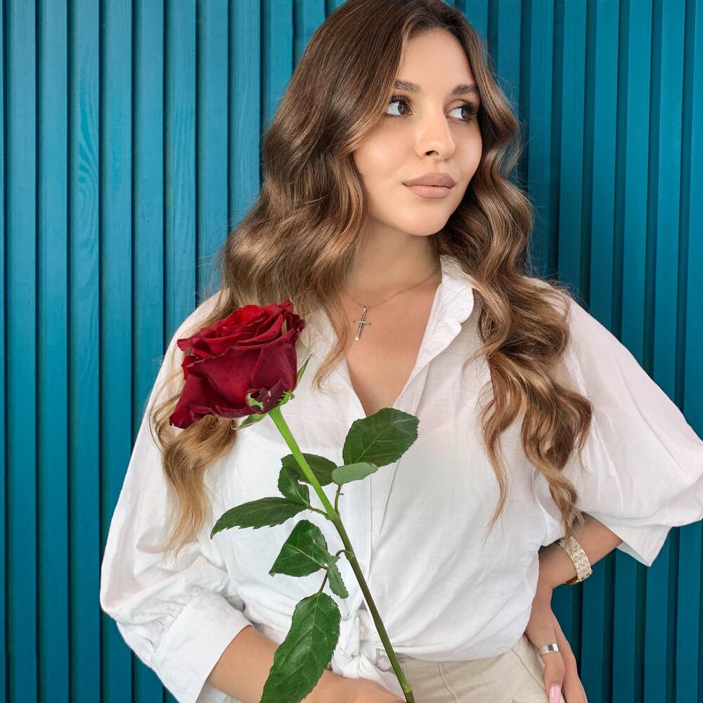 Комплимент из красной эквадорской розы – минимализм роскоши Рязань Рязанская область