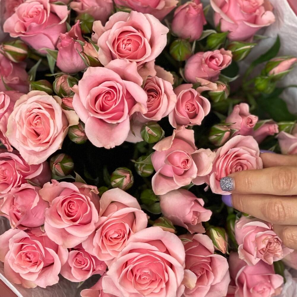 Букет из 9 розовых кустовых роз – нежность в каждом лепестке Рязань Рязанская область