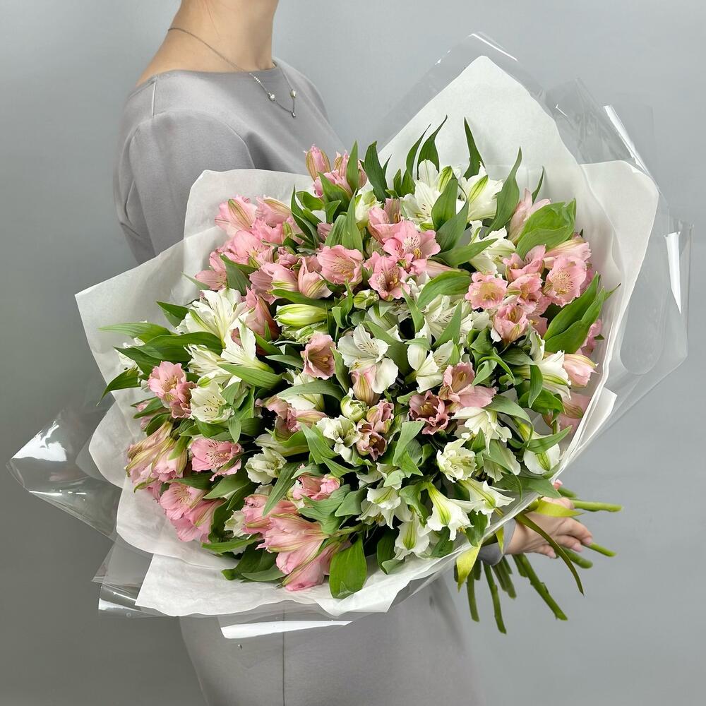Букет «Гармония» – нежное сочетание белых и розовых альстромерий Рязань Рязанская область