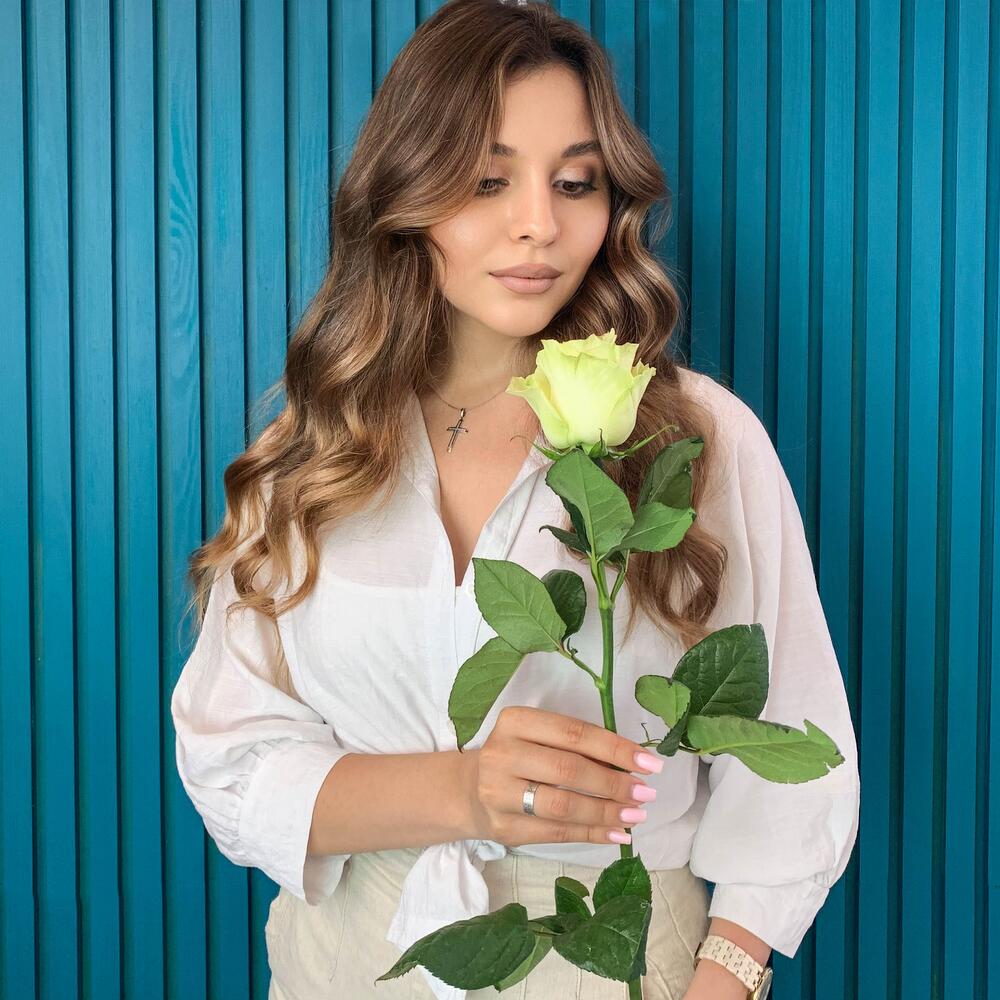 Комплимент из белой эквадорской розы – элегантность в каждом лепестке Рязань Рязанская область