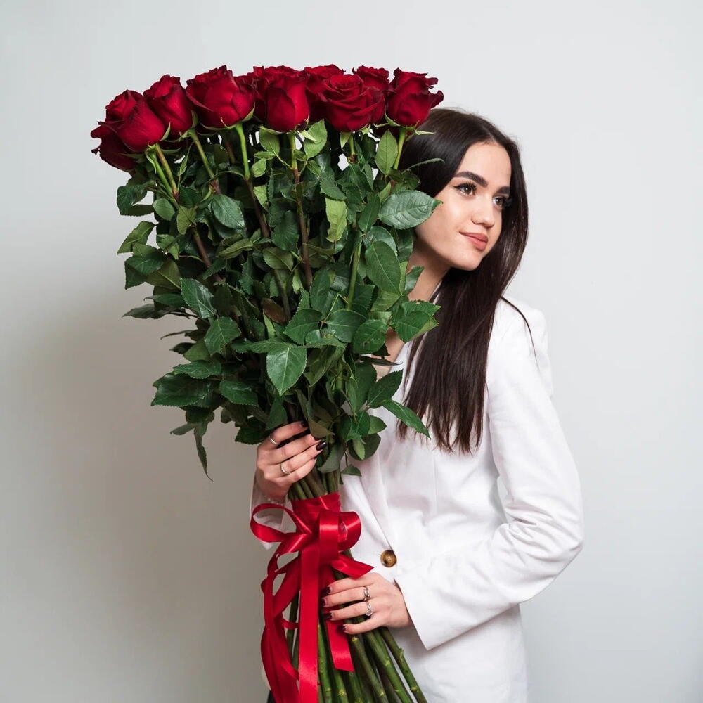 Роскошный букет «Эксплорер» – 25 красных роз для самых важных моментов Рязань Рязанская область