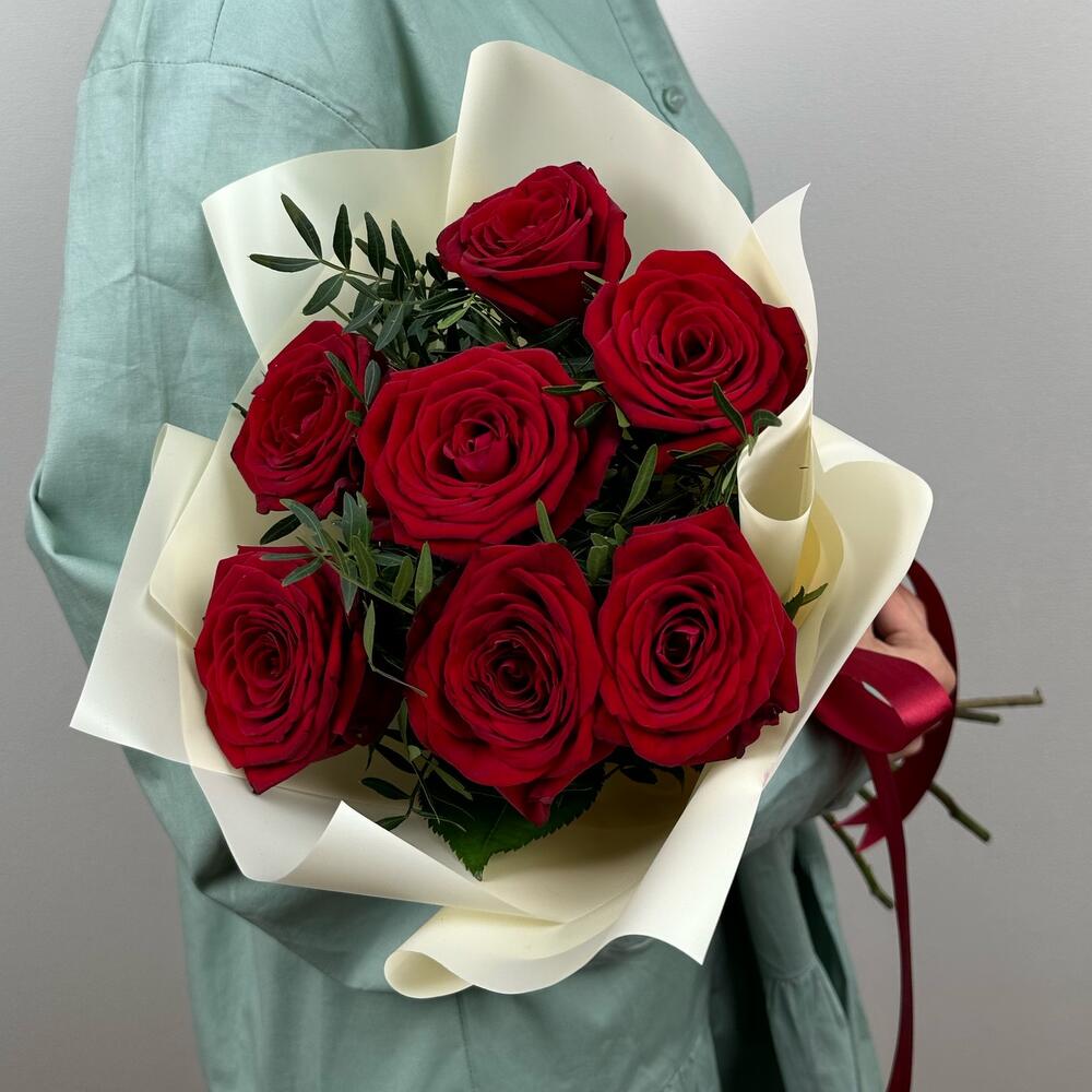 Букет «Гранатовый» из красных роз в роскошной упаковке Рязань Рязанская область
