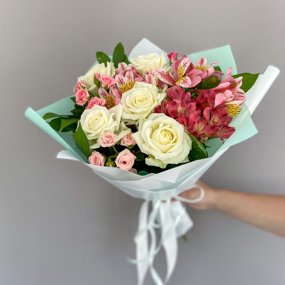 Букет «Николь» – изысканное сочетание роз, кустовых роз и альстромерий Рязань Рязанская область