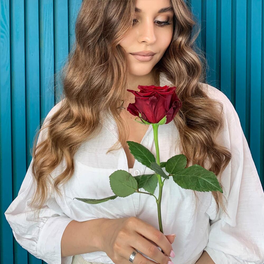 Комплимент из красной эквадорской розы – минимализм роскоши Рязань Рязанская область