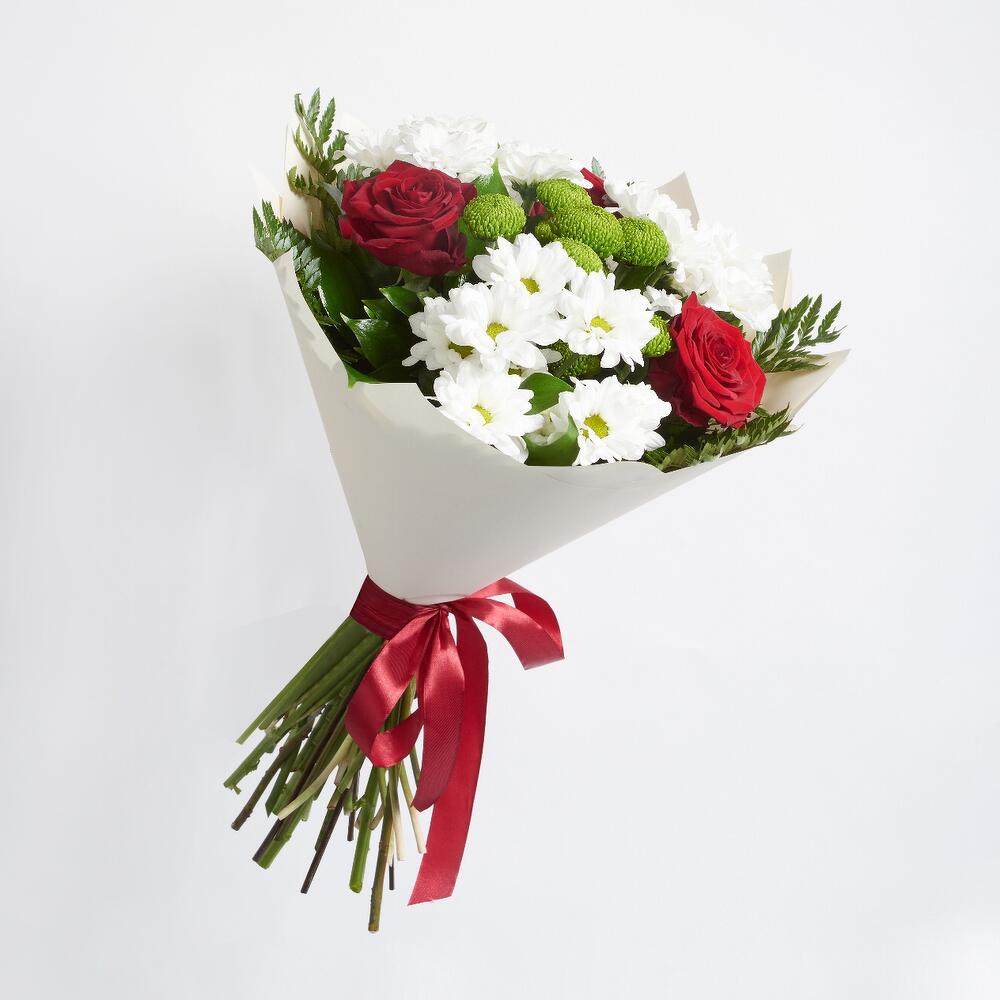 Букет «Настроение» – гармония красных эквадорских роз и нежных хризантем Рязань Рязанская область