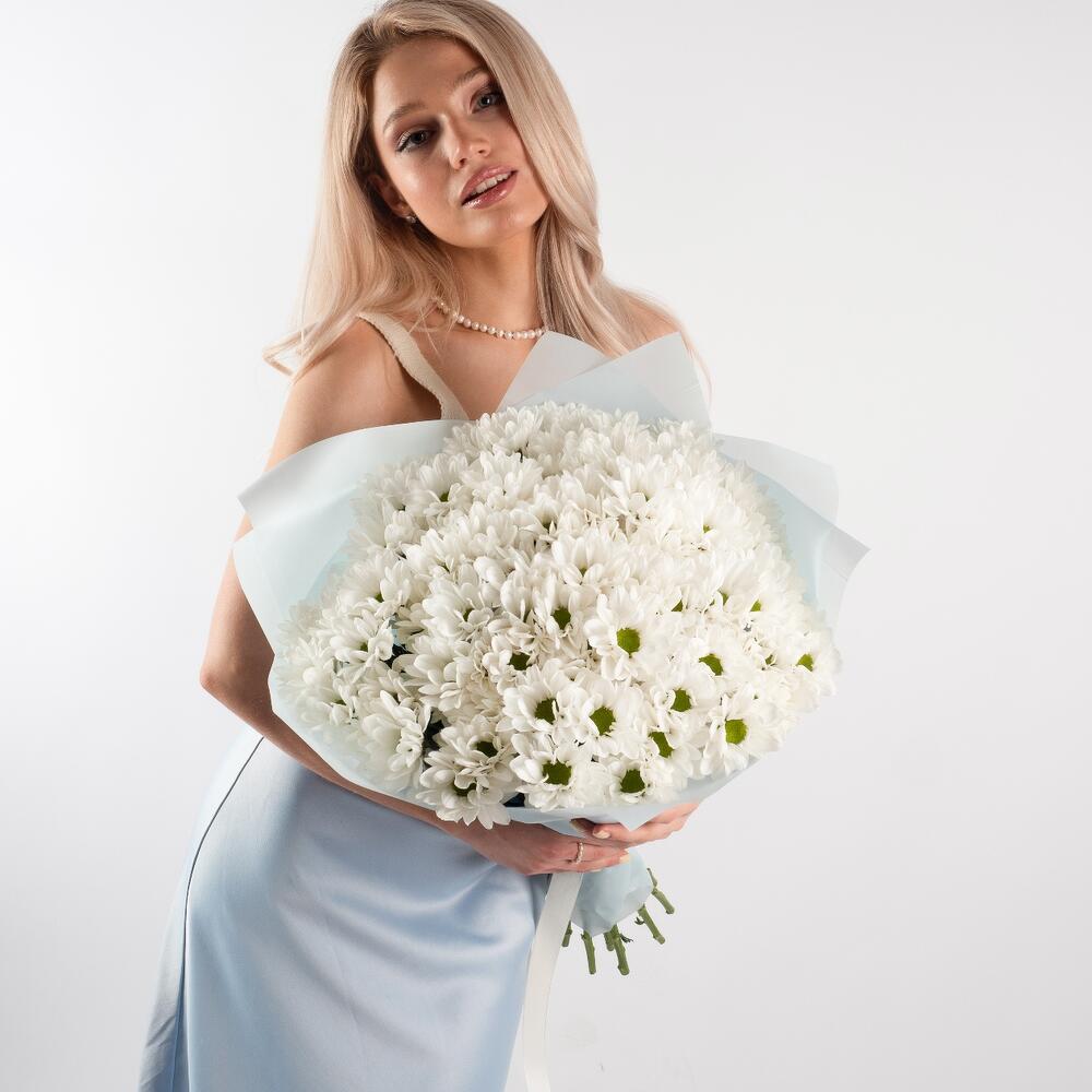 Букет «Ромашковое чудо» – летнее настроение в белых хризантемах Рязань Рязанская область