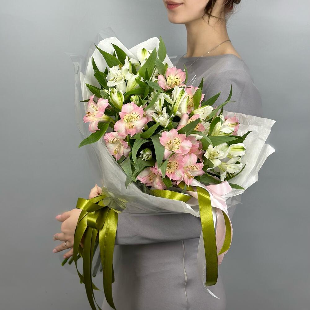 Букет «Нежность» – трогательное сочетание белых и розовых альстромерий Рязань Рязанская область