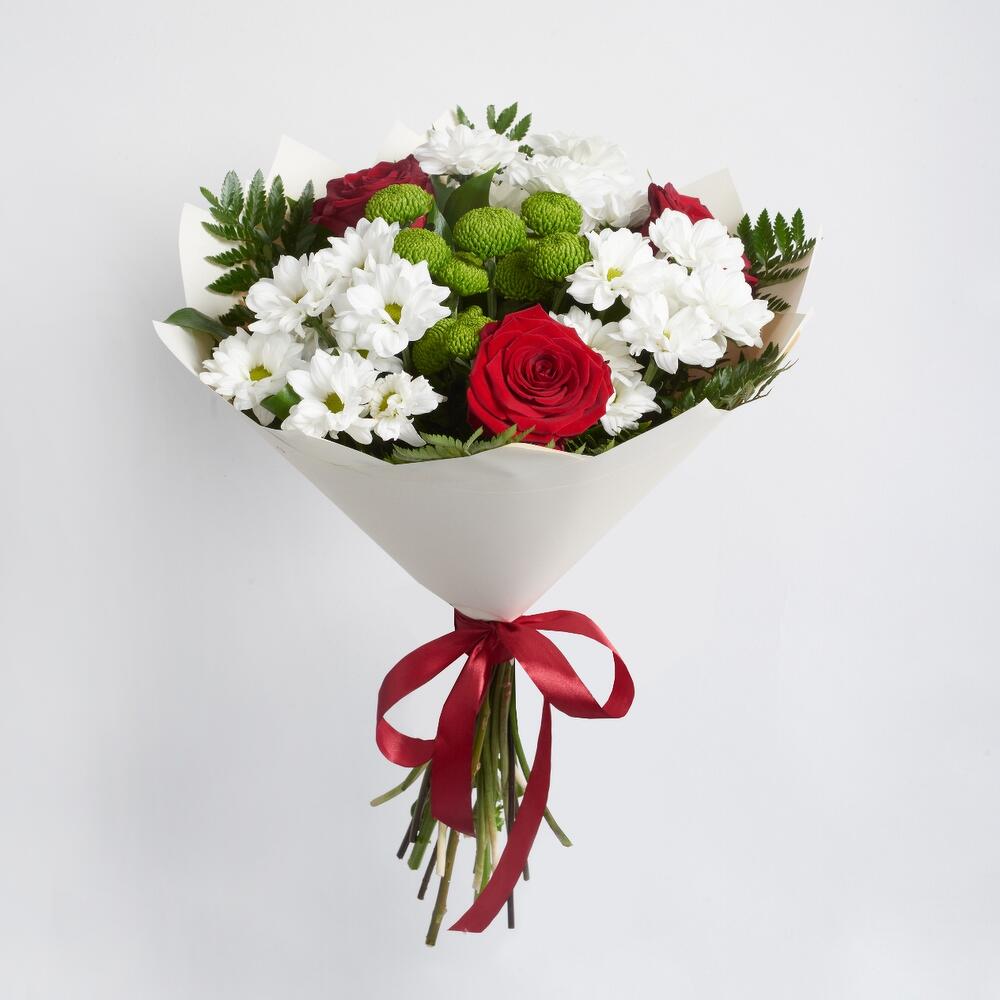 Букет «Настроение» – гармония красных эквадорских роз и нежных хризантем Рязань Рязанская область