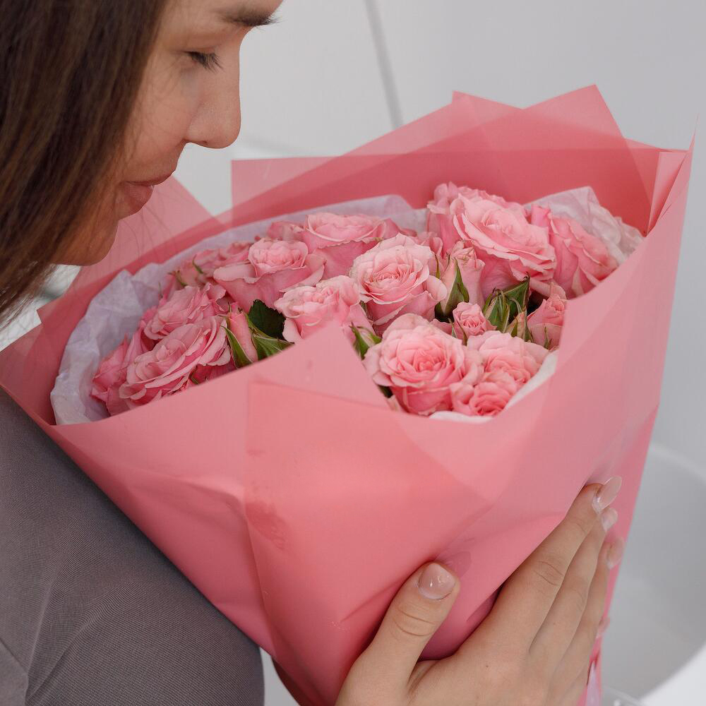 Букет из 9 розовых кустовых роз – нежность в каждом лепестке Рязань Рязанская область