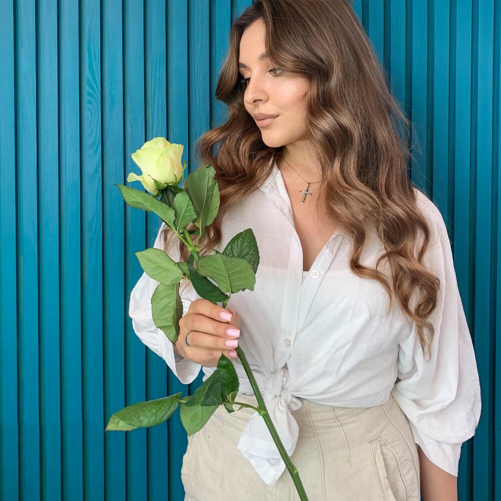 Комплимент из белой эквадорской розы – элегантность в каждом лепестке Рязань Рязанская область