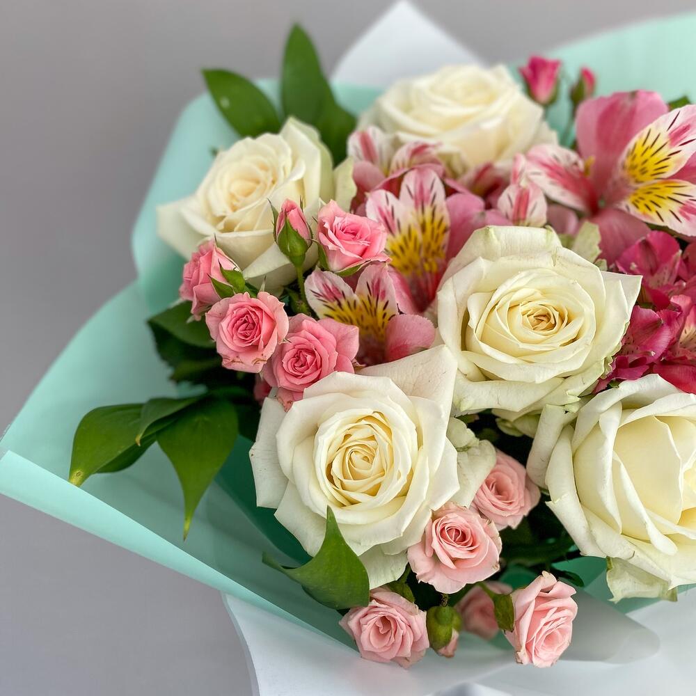 Букет «Николь» – изысканное сочетание роз, кустовых роз и альстромерий Рязань Рязанская область