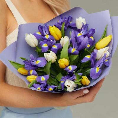 Букет из ирисов и тюльпанов «Весна» Рязань Рязанская область