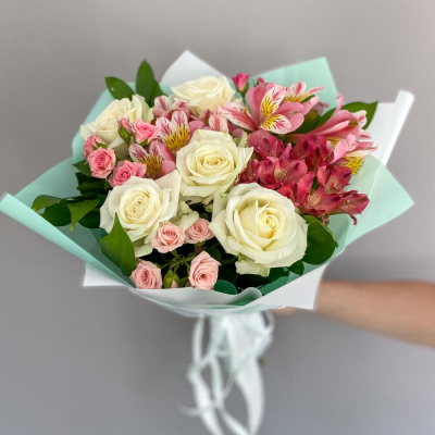 Букет «Николь» – изысканное сочетание роз, кустовых роз и альстромерий Рязань Рязанская область