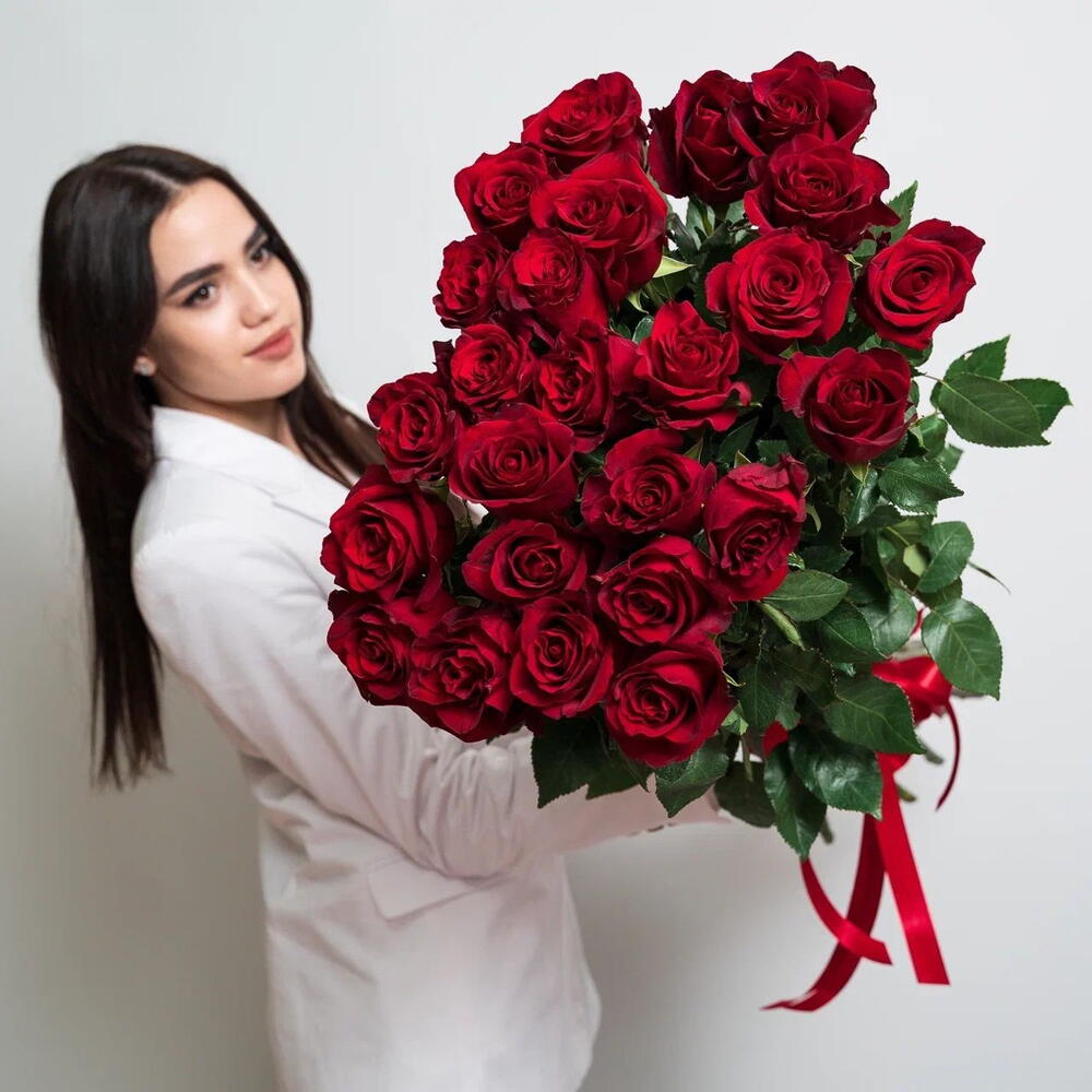 Роскошный букет «Эксплорер» – 25 красных роз для самых важных моментов Рязань Рязанская область