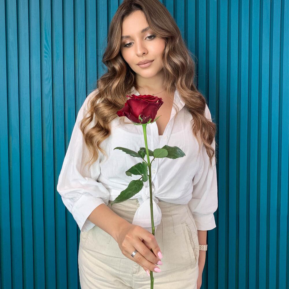 Комплимент из красной эквадорской розы – минимализм роскоши Рязань Рязанская область
