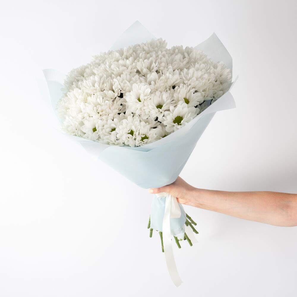 Букет «Ромашковое чудо» – летнее настроение в белых хризантемах Рязань Рязанская область