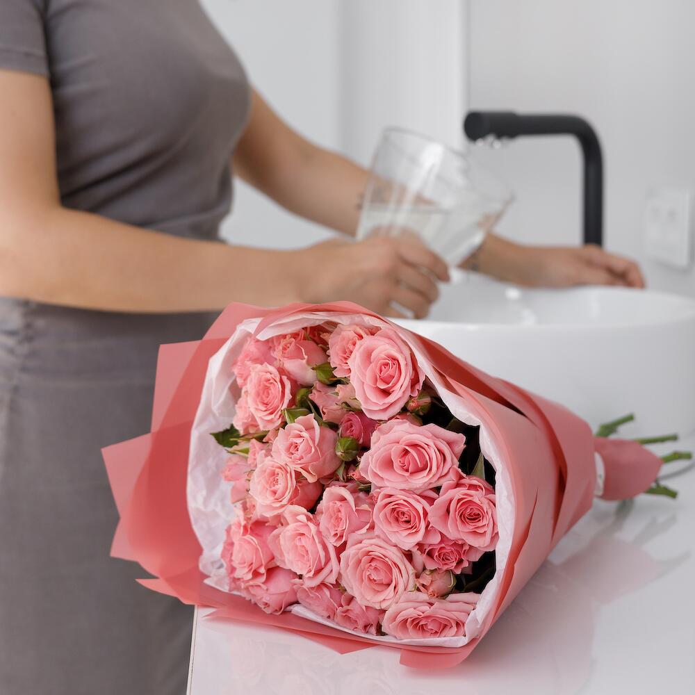Букет из 9 розовых кустовых роз – нежность в каждом лепестке Рязань Рязанская область