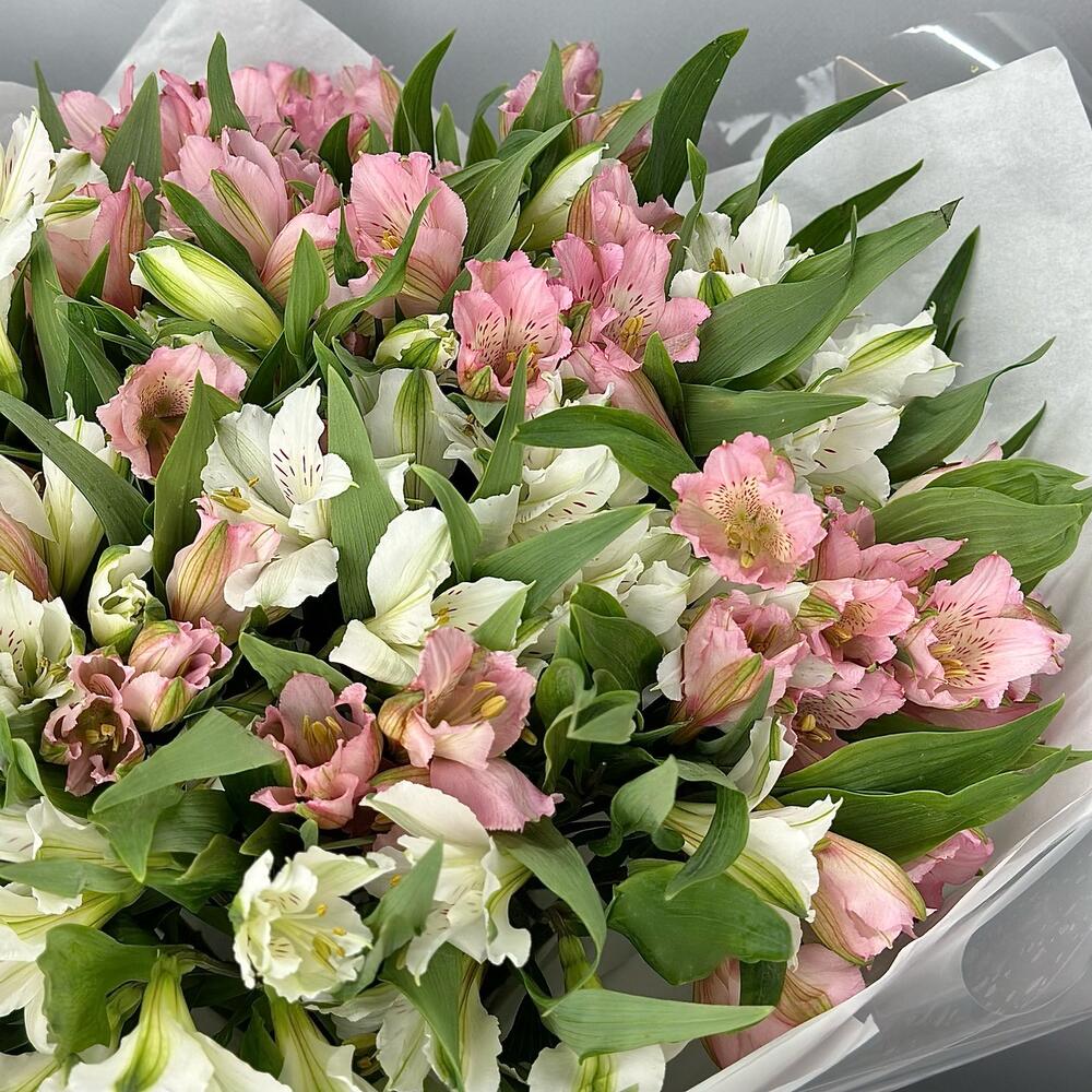 Букет «Гармония» – нежное сочетание белых и розовых альстромерий Рязань Рязанская область