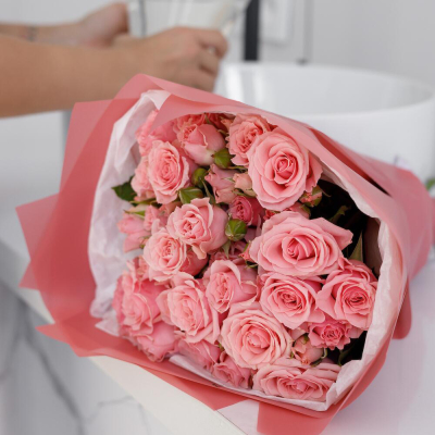 Букет из 9 розовых кустовых роз – нежность в каждом лепестке Рязань Рязанская область