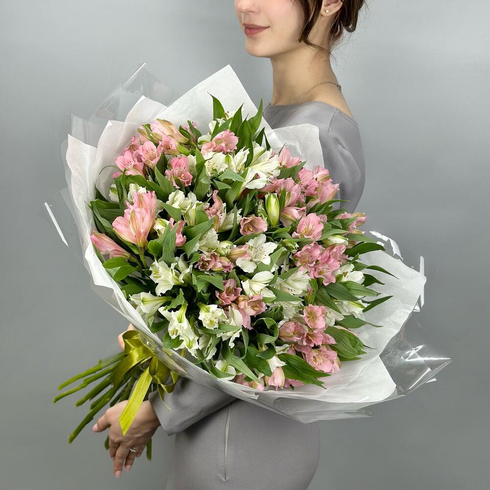 Букет «Гармония» – нежное сочетание белых и розовых альстромерий Рязань Рязанская область