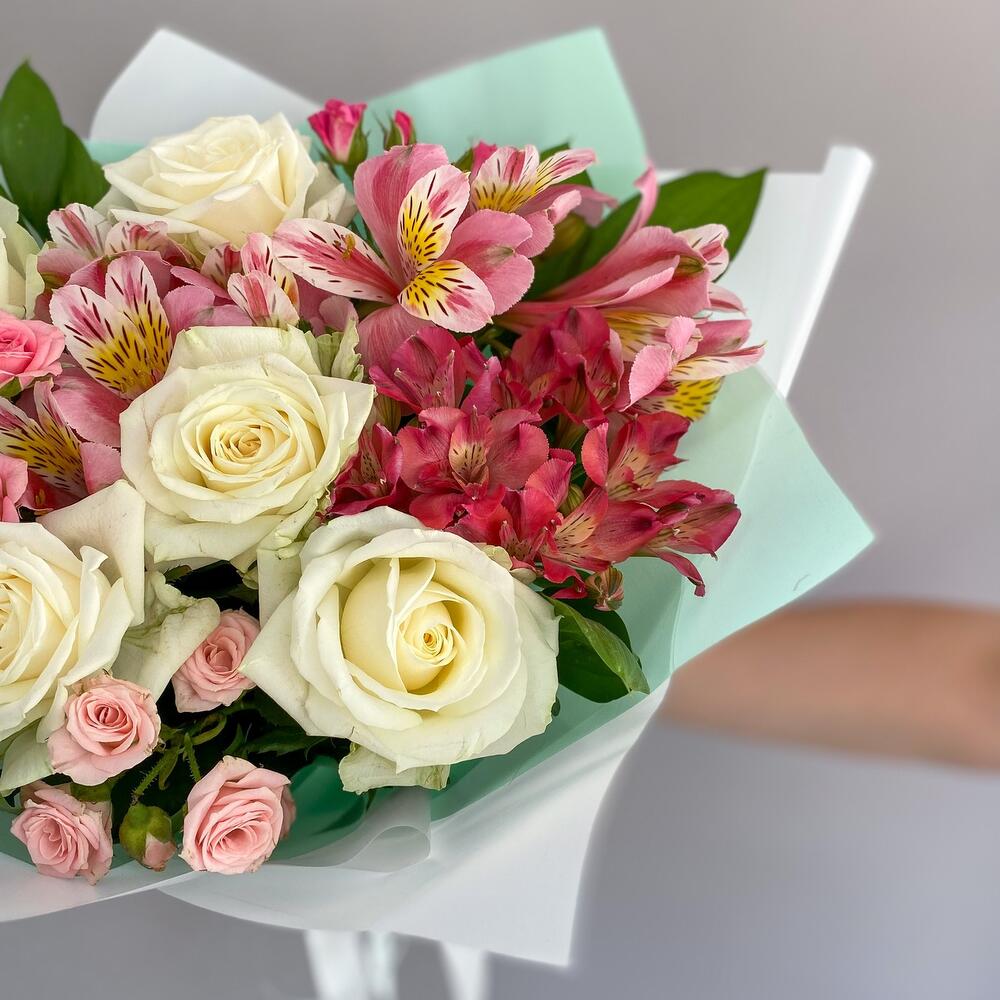 Букет «Николь» – изысканное сочетание роз, кустовых роз и альстромерий Рязань Рязанская область