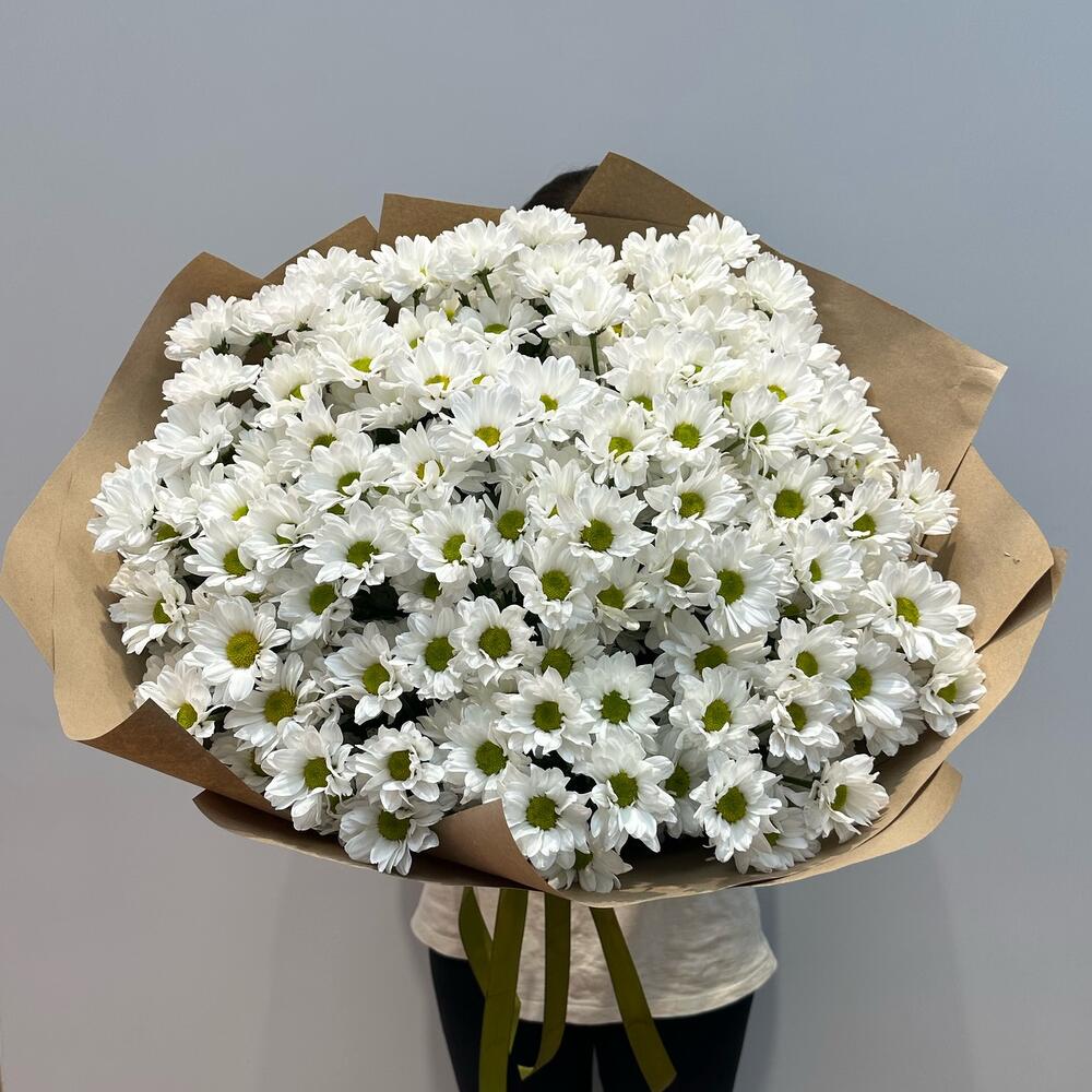 Букет «21 ромашка» – нежные белые кустовые хризантемы в натуральном стиле Рязань Рязанская область